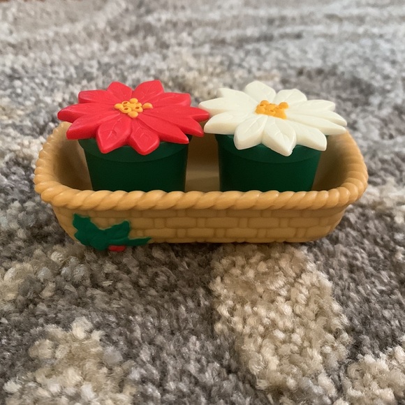 Vintage Christmas Salt & Pepper Shakers - Picture 2 of 7